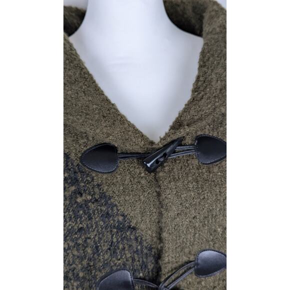 Poncho blanket style Aysmetrical Boucle  Poly blend color block OS Toggles GUC - Picture 6 of 8